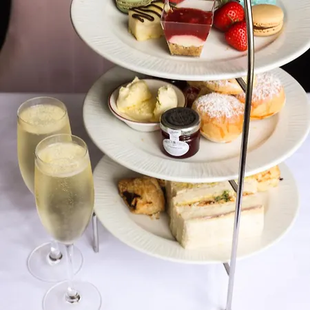 Country house Hazlewood Castle & Tadcaster