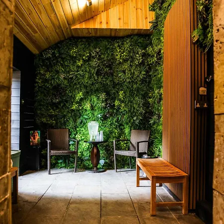 Hazlewood Castle & 乡村民宿