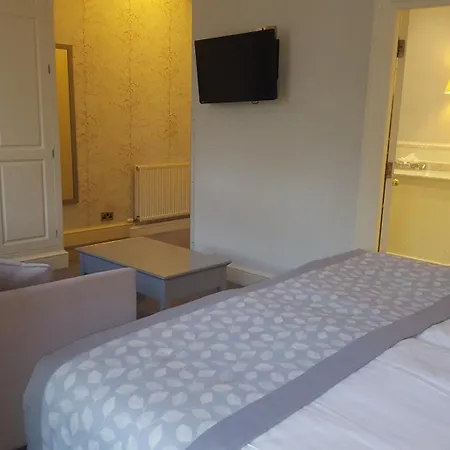 Country house Hazlewood Castle & Tadcaster