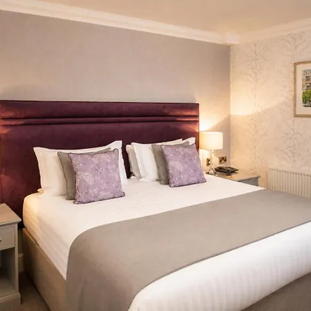 Country house Hazlewood Castle & Tadcaster