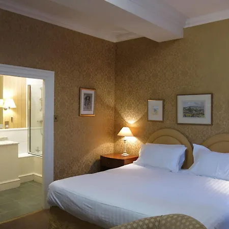 Country house Hazlewood Castle & Tadcaster