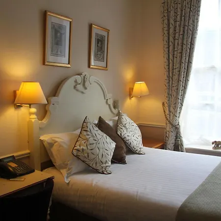 Country house Hazlewood Castle & Tadcaster