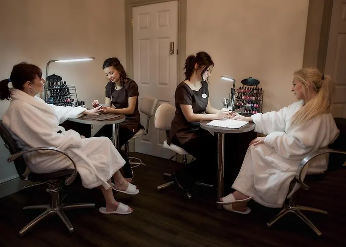 Hazlewood Castle & * Tadcaster