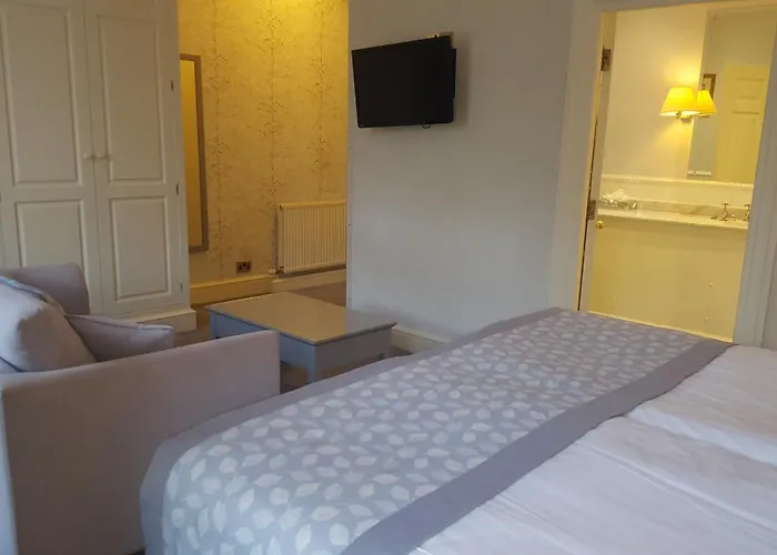 Country house Hazlewood Castle & Tadcaster