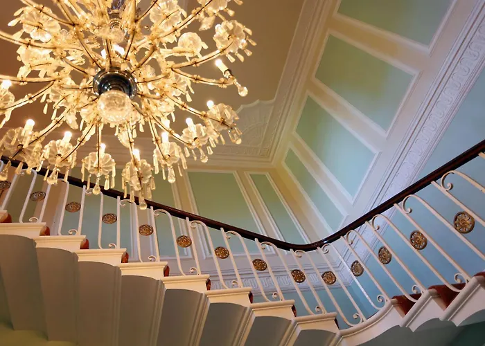 Country house Hazlewood Castle & *