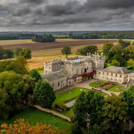 Hazlewood Castle & منزل ريفي تادكاستر