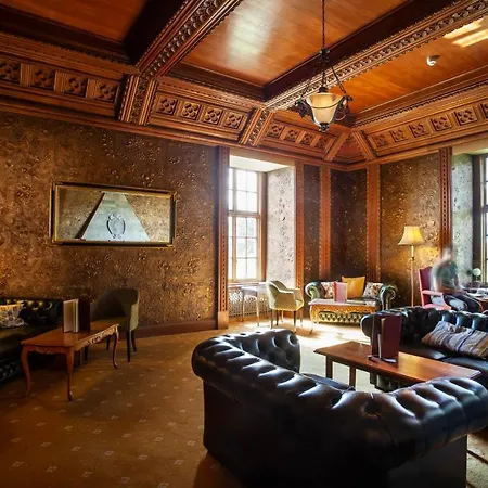 Hazlewood Castle & * تادكاستر