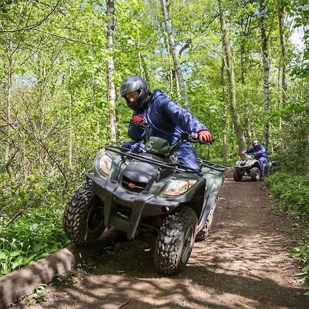 منزل ريفي Hazlewood Castle & *