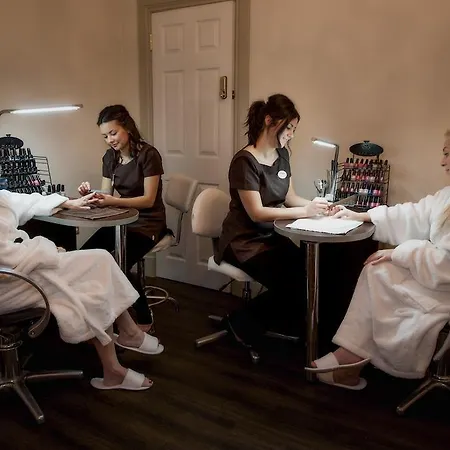 Hazlewood Castle & * تادكاستر