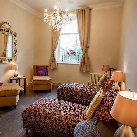 Hazlewood Castle & منزل ريفي