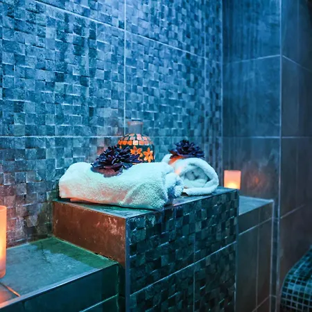 منزل ريفي Hazlewood Castle & *