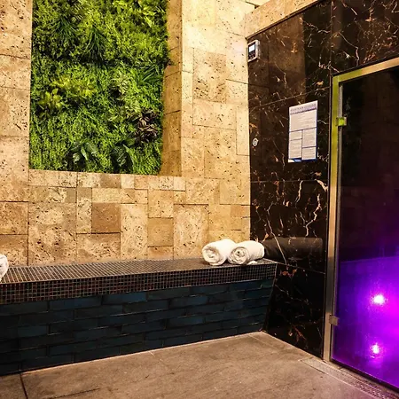 منزل ريفي Hazlewood Castle & *