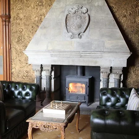 منزل ريفي Hazlewood Castle & تادكاستر