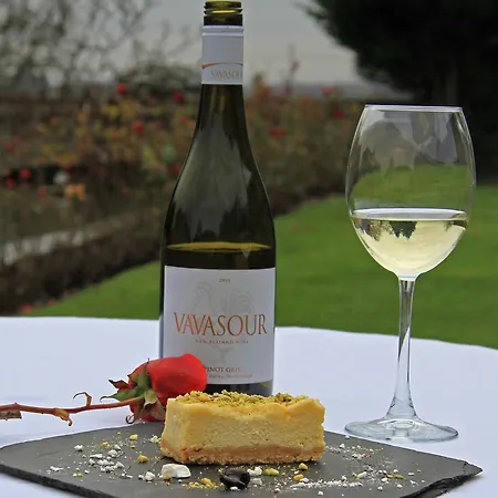 منزل ريفي Hazlewood Castle & *