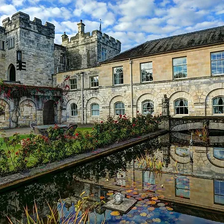 منزل ريفي Hazlewood Castle &