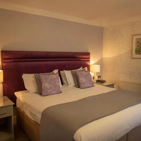 Hazlewood Castle & منزل ريفي